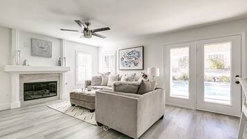 Téléviseur, foyer, Netflix, services de diffusion en continu