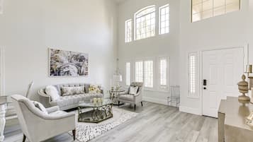 Téléviseur, foyer, Netflix, services de diffusion en continu