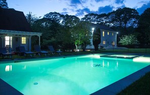 屋外プール、温水プール、プール パラソル