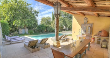 Une superbe maison familiale, Ă 5 minutes d'UzĂšs et 30 minutes d'Avignon.
