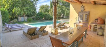 A stunning family home, 5 minutes from Uzes and 30 minutes from Avignon.