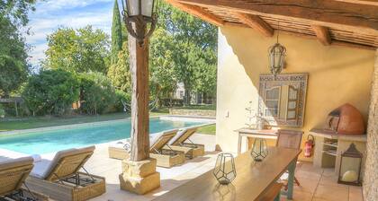 Une superbe maison familiale, Ă 5 minutes d'UzĂšs et 30 minutes d'Avignon.