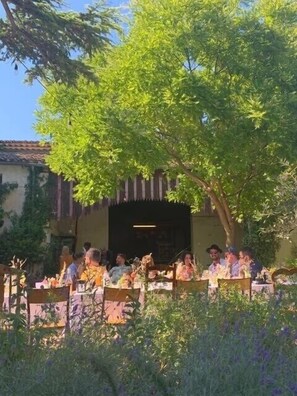 Espace banquet en plein air