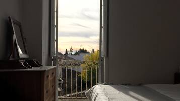 8 chambres, fer et planche à repasser, lit parapluie, Wi-Fi