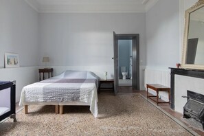 8 chambres, fer et planche à repasser, lit parapluie, Wi-Fi