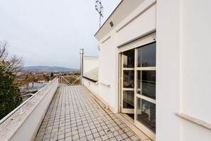 Panoramic Penthouse, Vineyard View | Terrace/patio - Villa Alba (Alba)