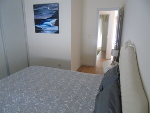 3 bedrooms, iron/ironing board, WiFi, bed sheets - Oporto Beach Apartment (Duplex) (Gulpilhares)