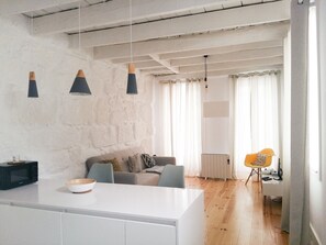 Télévision, chaîne hi-fi