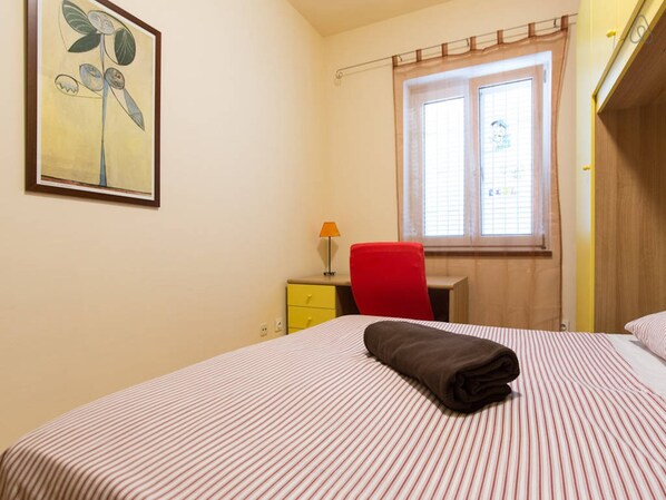 3 slaapkamers, een strijkplank/strijkijzer, wifi, beddengoed