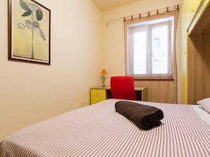 3 chambres, fer et planche à repasser, Wi-Fi, draps fournis