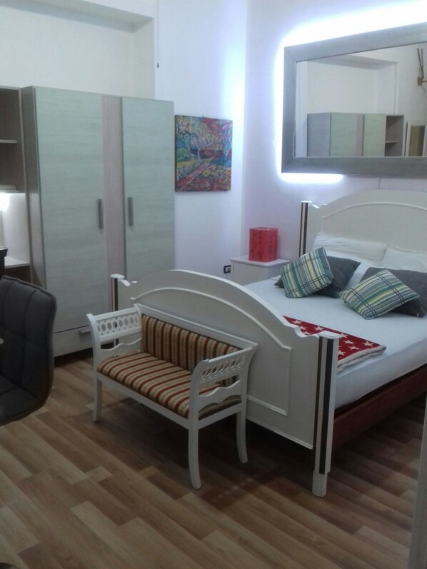 Iron/ironing board, free WiFi, bed sheets