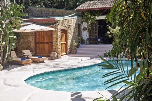 Villa Havana~ Lux Rustic Charm~ 1Min walk to Beach