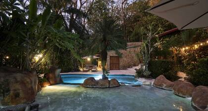 Villa Havana~ Lux Rustic Charm~ 1Min walk to Beach