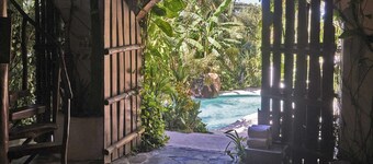 Villa Havana~ Lux Rustic Charm~ 1Min walk to Beach