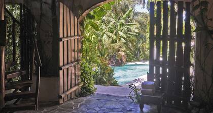 Villa Havana~ Lux Rustic Charm~ 1Min walk to Beach