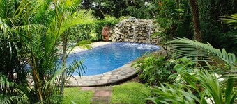 Playa Hermosa Jaco Beach Condo POOL, A/C, WiFi, CABLE HD, FULL KITCHEN