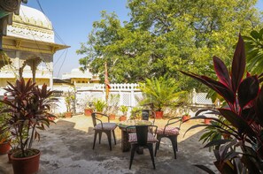 Outdoor dining - Venus Heritage in the family  (Udaipur)