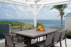 Outdoor dining - Les Alizés, magnificent villa with breathtaking view (Oyster pond)