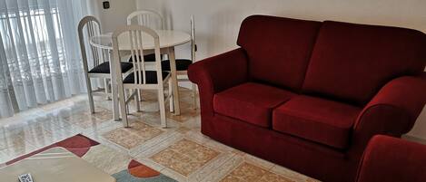 Smart TV, chimenea, estéreo