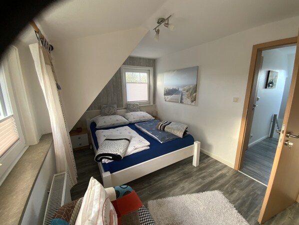 3 bedrooms, iron/ironing board, travel cot, free WiFi