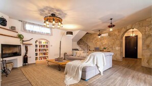 Smart TV, table tennis, books - ClickSardegna Alghero Villa Flaminia, with independent swimming pool, SPA & Gym (Alghero)