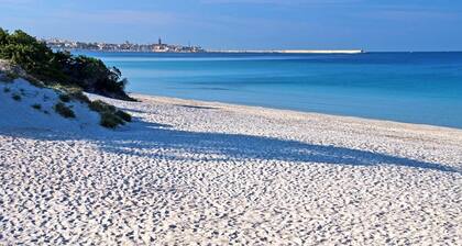 Elegant apartment in the heart of the historic center a step away from the sea.