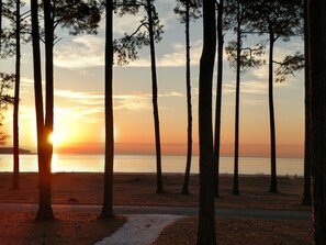 Plage, chaises longues, serviettes de plage