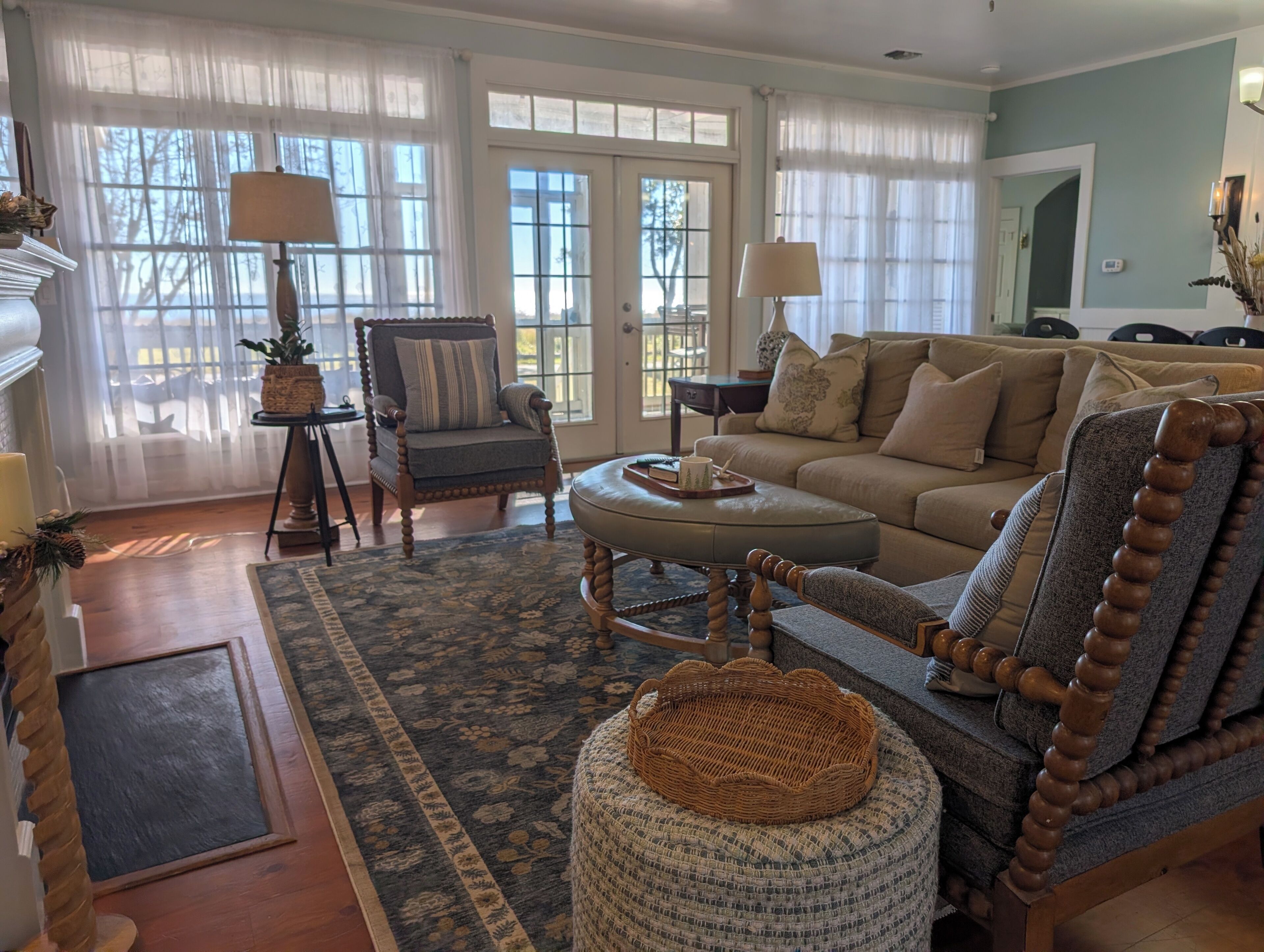 Smart TV, fireplace, DVD player, books