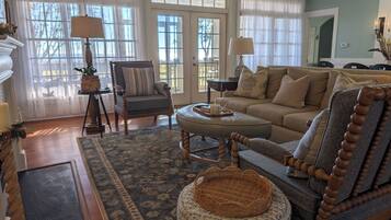 Smart TV, fireplace, DVD player, books