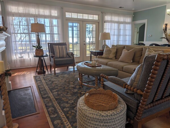 Smart TV, fireplace, DVD player, books