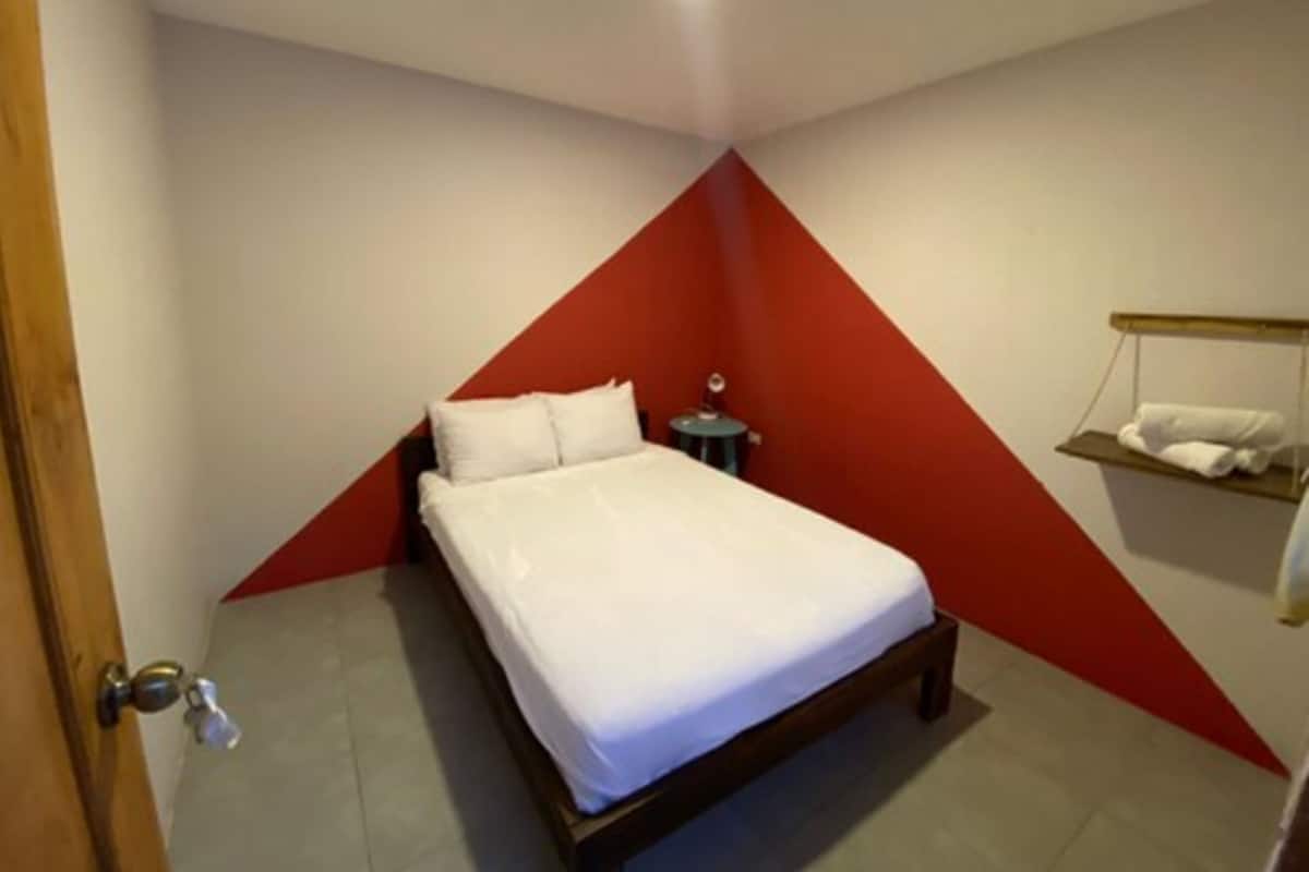 Small Room Shared Bathroom | Free WiFi, bed sheets
