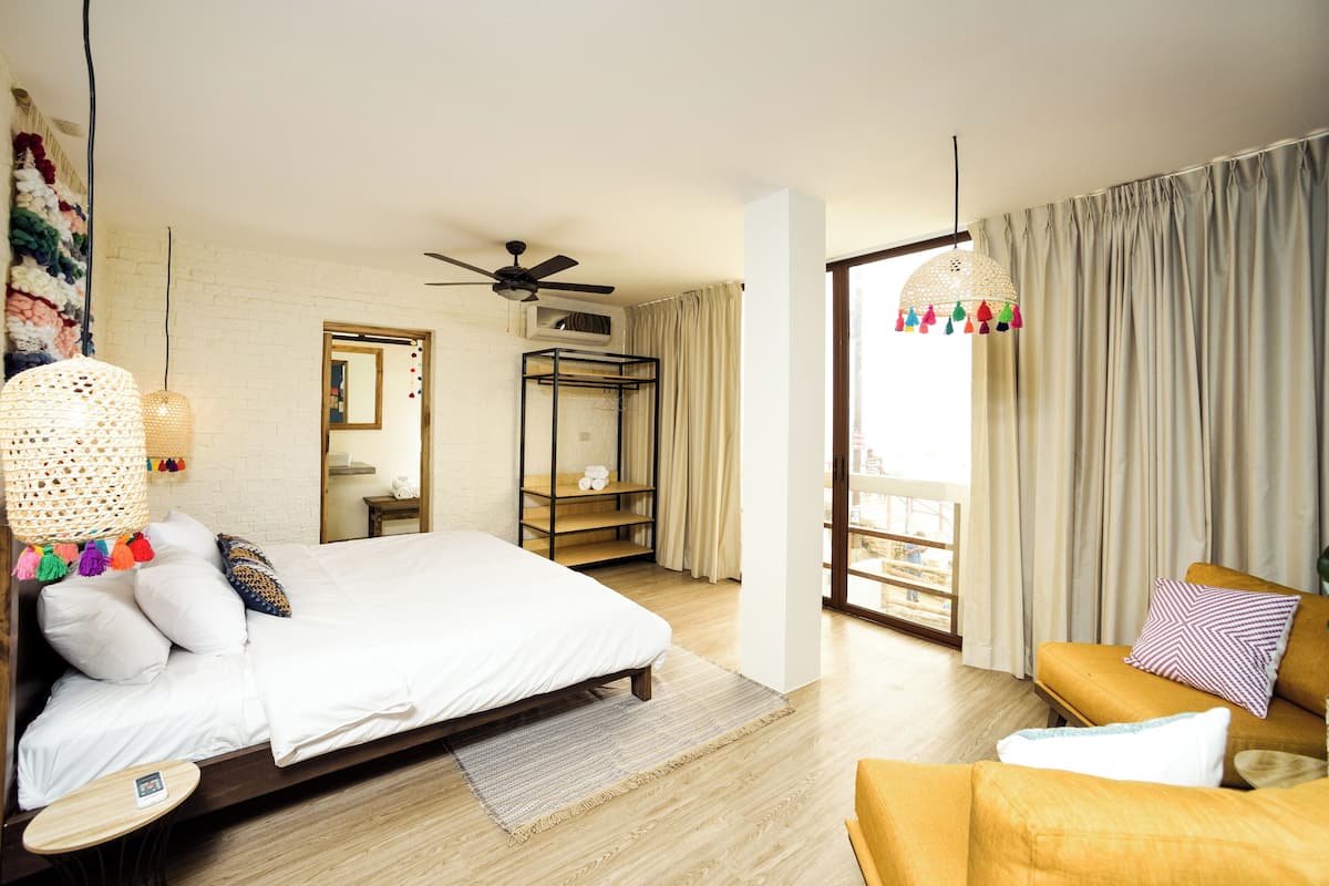 Suite | Free WiFi, bed sheets