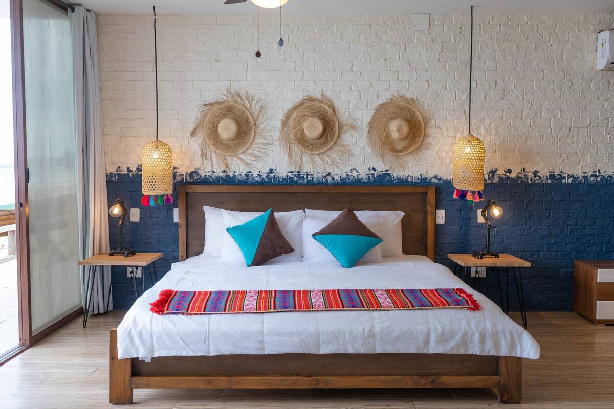 Rockstar Suite | Free WiFi, bed sheets