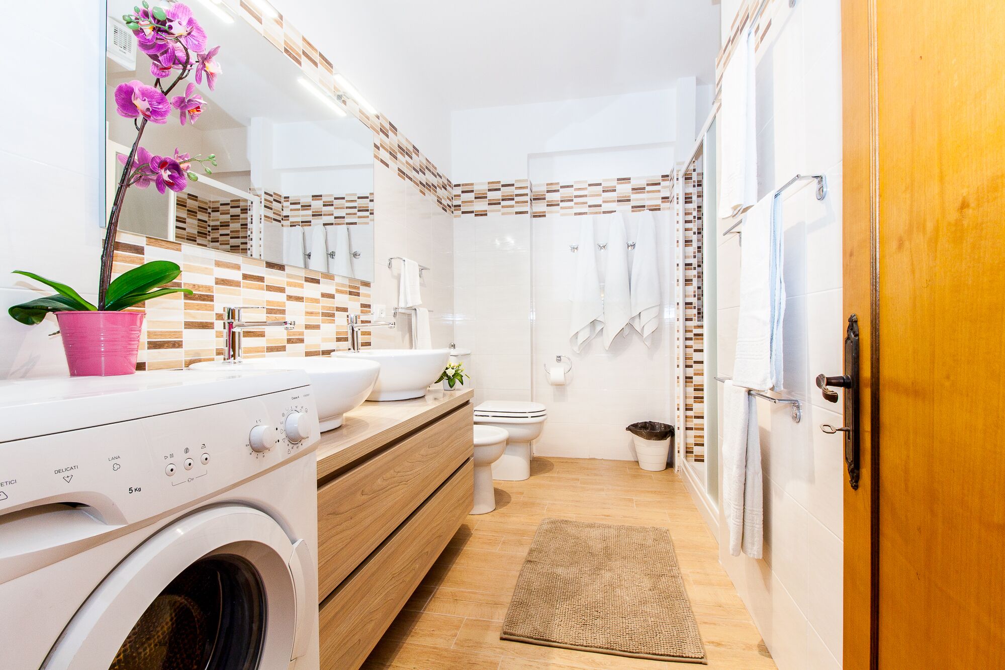 Dusche, Haartrockner, Bidet, Handtücher