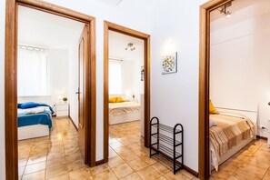4 chambres, fer et planche à repasser, accès au Wi-Fi (inclus)
