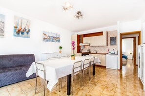 Fridge, microwave, oven, stovetop - SICILY ETNA SEA Beach&Pool Catania Taormina Etna District (Mascali)