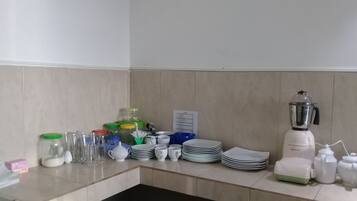 Fridge, toaster, blender, cookware/dishes/utensils