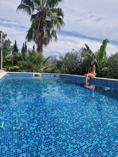  Idyllic Villa near Split, pool, garden, free parking and stunning view, (OWNER)