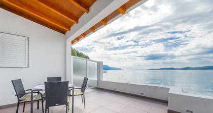 Luxury apartment on the beach 1