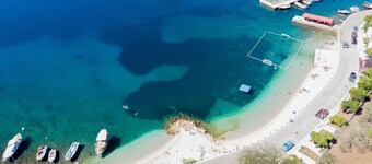 Seafront vacation house with JACUZZI,  5 meters from beach 