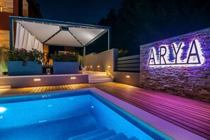 Indoor pool, outdoor pool - VILLA ARYA with private heated pool, gym, sauna, roof hot tub near the sea. (Podstrana)