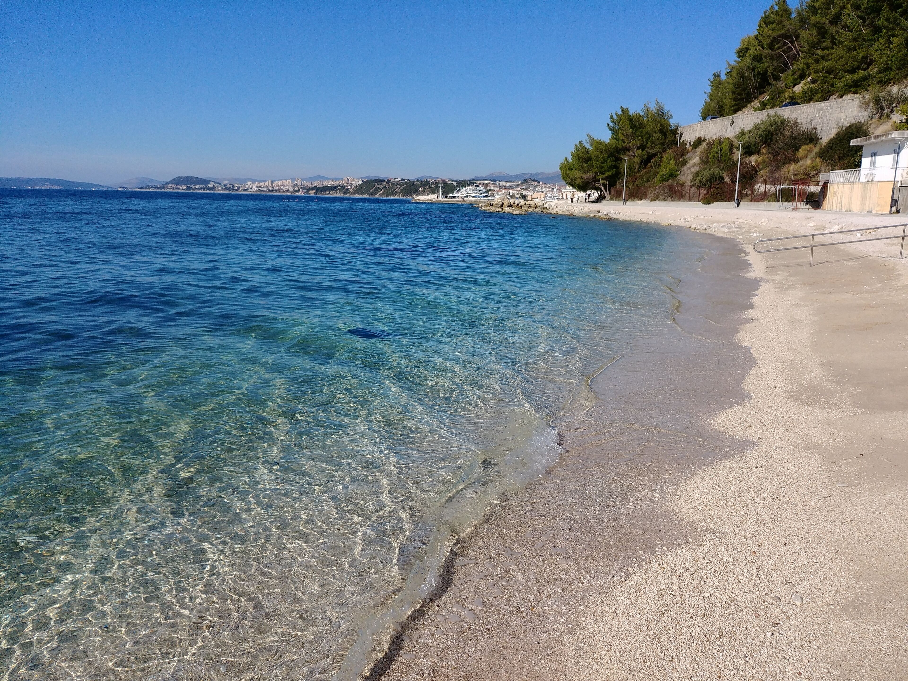 In Strandnähe, Liegestühle, Strandtücher