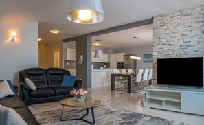 Smart TV, video games, table football, books - VILLA ARYA with private heated pool, gym, sauna, roof hot tub near the sea. (Podstrana)