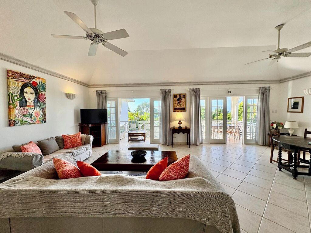 Smart-tv, Netflix, dvd-afspiller, bordtennisbord