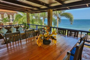 Outdoor dining - Villa Beachcliff,  "The Perfect Island Sanctuary" (Lance Aux Epines)