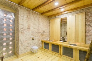 Bathtub, hair dryer, towels