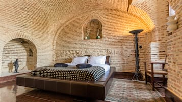 In-room safe, iron/ironing board, free WiFi, bed sheets