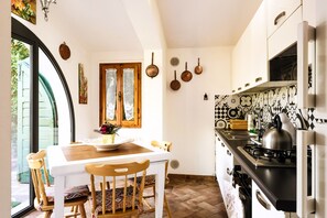 Réfrigérateur, four, plaque de cuisson, lave-vaisselle