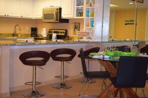 Dining - 100 Steps to the beach! Condo 3bedroom 2 bath Sleeps 8 Ocean views (south padre island)