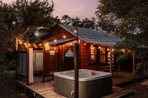 Outdoor spa tub - The Moonshiner: Prohibition with a Steampunk Twist (Wimberley)